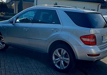 Mercedes-Benz ML 300 CDI 4MATIC BlueEFFICIENCY -