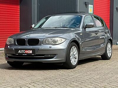 BMW 120d Navi Xenon Schiebedach Sitzhzg Sportsitze