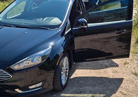 Ford Focus 2,0 TDCi 110kW PowerSh. Titanium Turni...