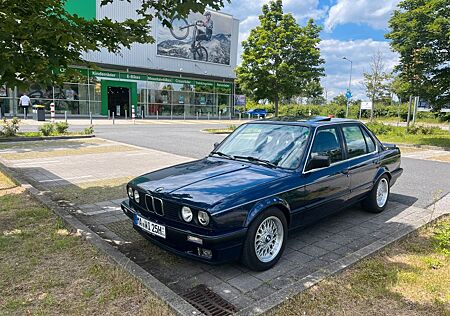 BMW 325 H Kennzeichen mit zeitgemässen Eintragungen