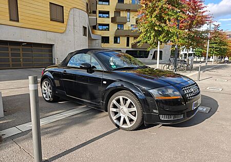 Audi TT Roadster 1.8T rote Sitze Nichtraucher 1. Hand