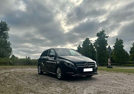 Mercedes-Benz B 200 d DCT - 8-fach bereift, AHK, Android Auto