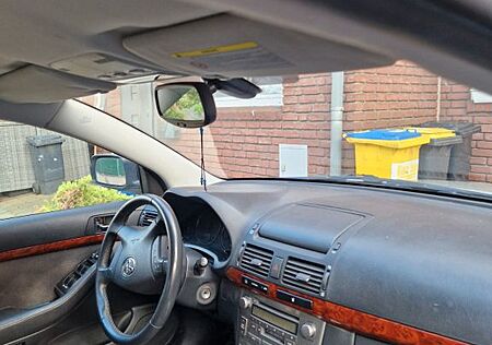 Toyota Avensis Sol 2,2-l-D-CAT Sol