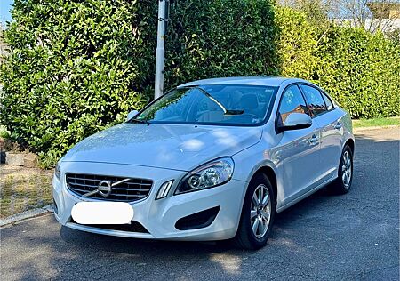 Volvo S60 T3 Geartronic Powershift Kinetic Kinetic
