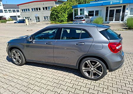 Mercedes-Benz GLA 250 4MATIC DCT Urban Urban