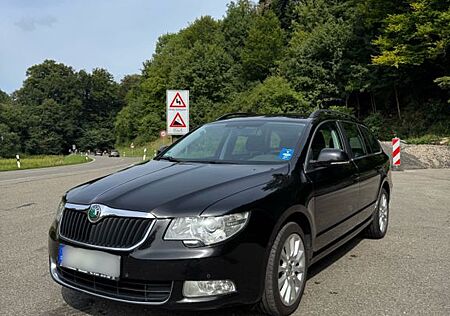 Skoda Superb 2.0 TDI Kombi Schwarz