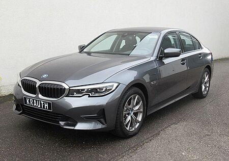 BMW 320e Limousine Sport Line DAB LED WLAN Tempomat