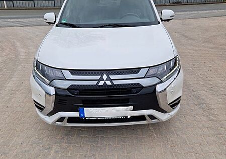 Mitsubishi Outlander 2.4 MIVEC PLUG-IN HYBRID 4WD Plus Plus