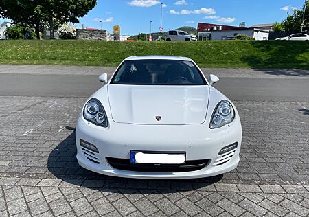 Porsche Panamera 4