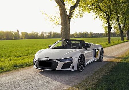 Audi R8 Spyder B&O/Carbon/Leder/Gar. 01.28/NP. 210.00