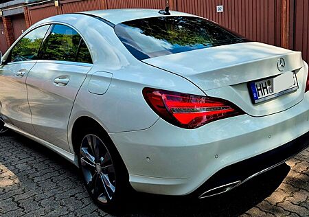 Mercedes-Benz CLA 180 Urban / Limousine