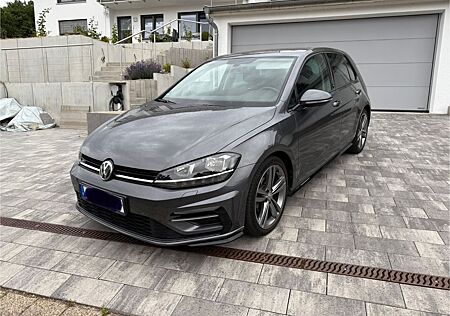 VW Golf Volkswagen 1.0 TSI R-Line Sound Navi Sitzheiz. PDC