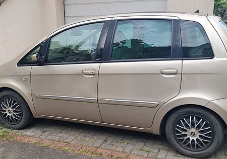 Lancia Musa 1.4 16v 95PS