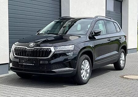 Skoda Karoq Style 1.5l TSI 6-Gang AHK NAVI LED SHZ PDC
