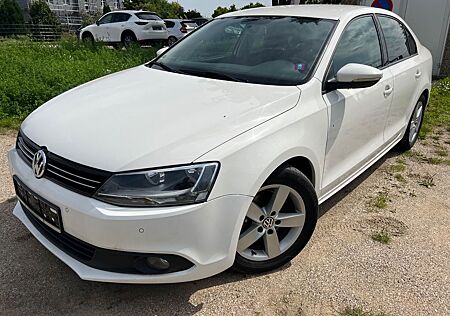 VW Jetta Volkswagen VI Comfortline BMT | Service & TÜV