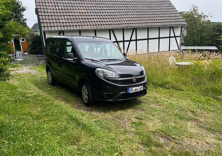 Fiat Doblo 1.4 T-Jet 16V 5-Sitzer 2 Schiebetüren