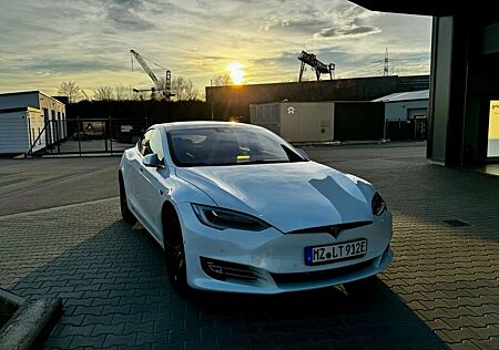 Tesla Model S 90D Facelift Lebenslange Premiumkonnektivität