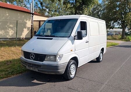 Mercedes-Benz Sprinter 208 Flach / Kurz