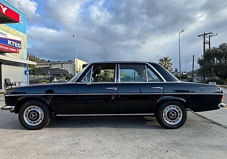 Mercedes-Benz 220 (W115)