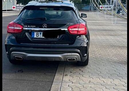 Mercedes-Benz GLA 200 AMG Line AMG Line