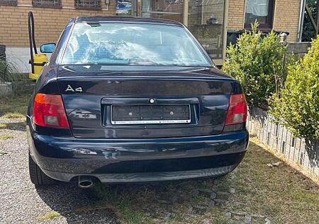Audi A4 1.6 - TÜV NEU!