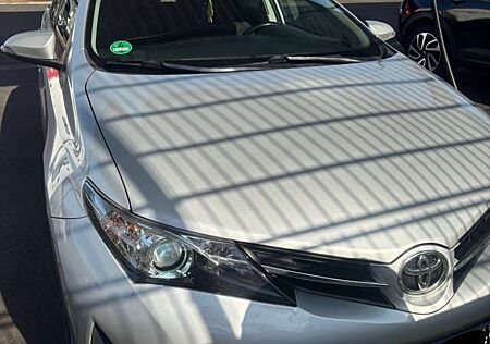 Toyota Auris 1,4-l-D-4D -