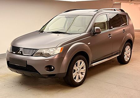 Mitsubishi Outlander 2.4 MIVEC 4WD Aut. 7 Sitzer
