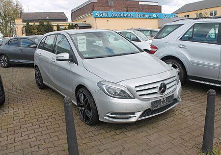 Mercedes-Benz B 180 BE*neuer 18"Allwetterradsatz*Navi*Sitzhzg*