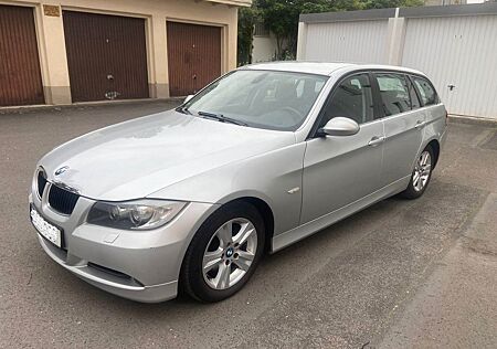 BMW 318i Touring -