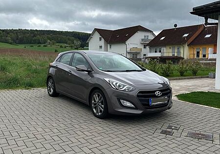 Hyundai i30 1.6 CRDi Voll; 8fach; Tausch e90/92/93
