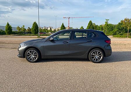 BMW 118i - Head-Up APPLE CP WLAN Shz Tempomat