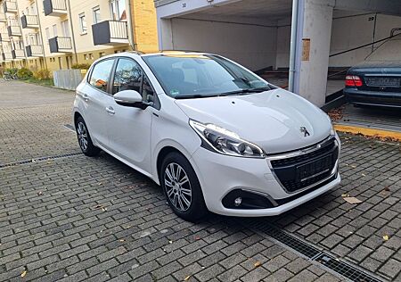 Peugeot 208 Signature