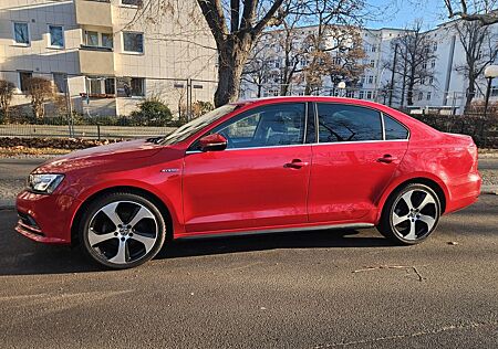 VW Jetta Volkswagen 1.4 TSI 110kW DSG BlueMotion Technology -