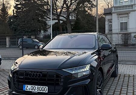 Audi Q8 55 TFSI QUATTRO S-LINE