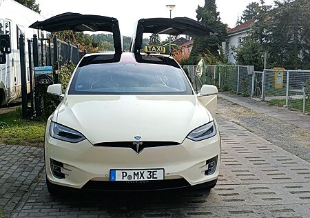 Tesla Model X 75D