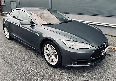 Tesla Model S 85 Free supercharging/Gratis charging