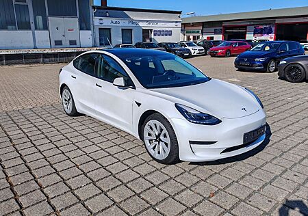 Tesla Model 3 Long Range AWD / 19"