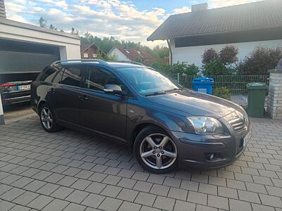Toyota Avensis Combi Executive 2,2-l-D-CAT Executive