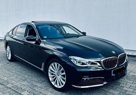 BMW 740d xDrive, Scheckheft, ferng. Parken, TÜV AU
