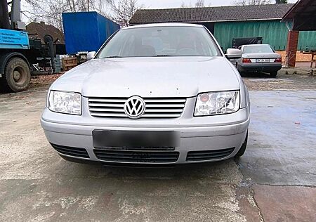 VW Bora Volkswagen 1.6 Auto Basis Basis