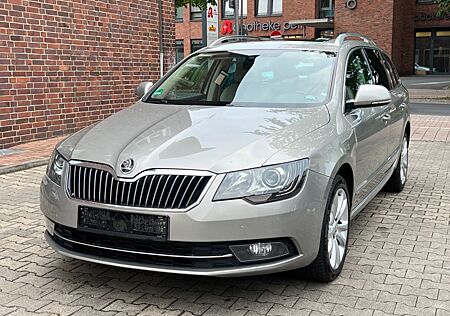 Skoda Superb Combi "Panorama"Navi"AHK"Xenon"PDC"Autom.