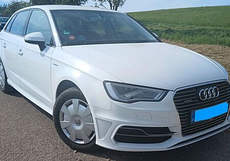 Audi A3 1.4 TFSI e-tron S tronic Ambiente SB Ambiente