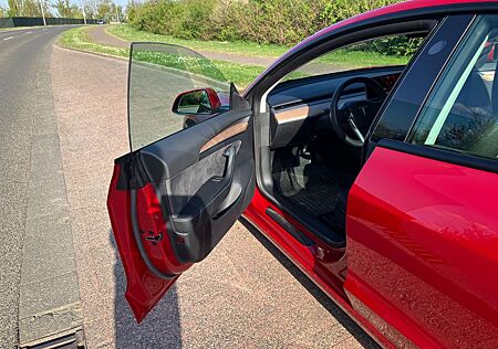 Tesla Model 3 Hinterradantrieb RWD