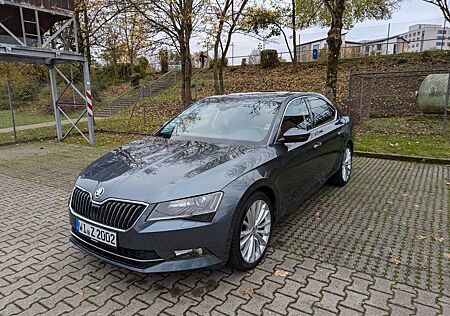 Skoda Superb 2.0 TDI DSG Style Allw. Sitzbel. Navi