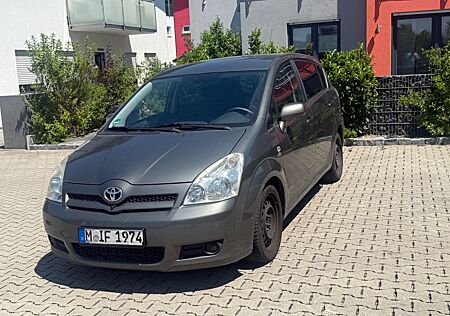 Toyota Corolla Verso 2.2 D-CAT Executive 7-Sitzer Klima