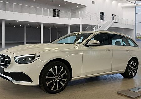 Mercedes-Benz E 300 de ALLRAD AHK*360*Distro*VollLeder*Memory