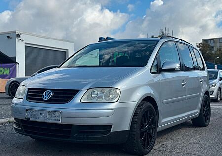 VW Touran Volkswagen 1.6 FSI Basis
