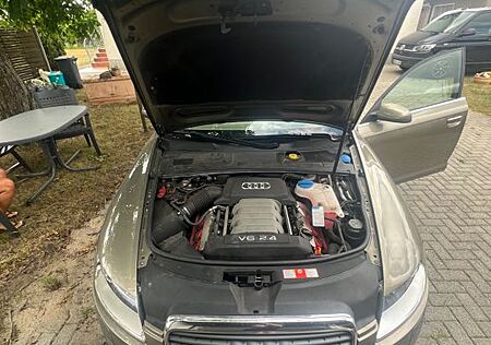 Audi A6 2.4 - Limousine Top Ausstattung 44000 km