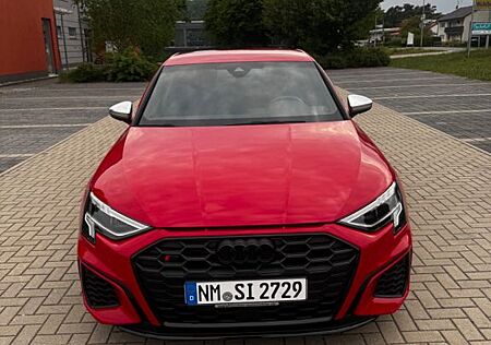 Audi S3 TFSI S tronic quattro -
