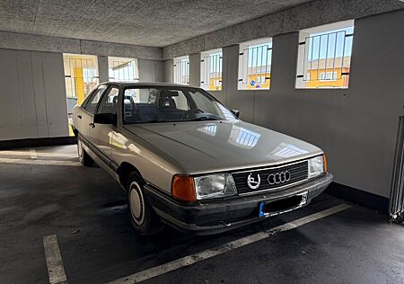 Audi 100 C3 Typ 44